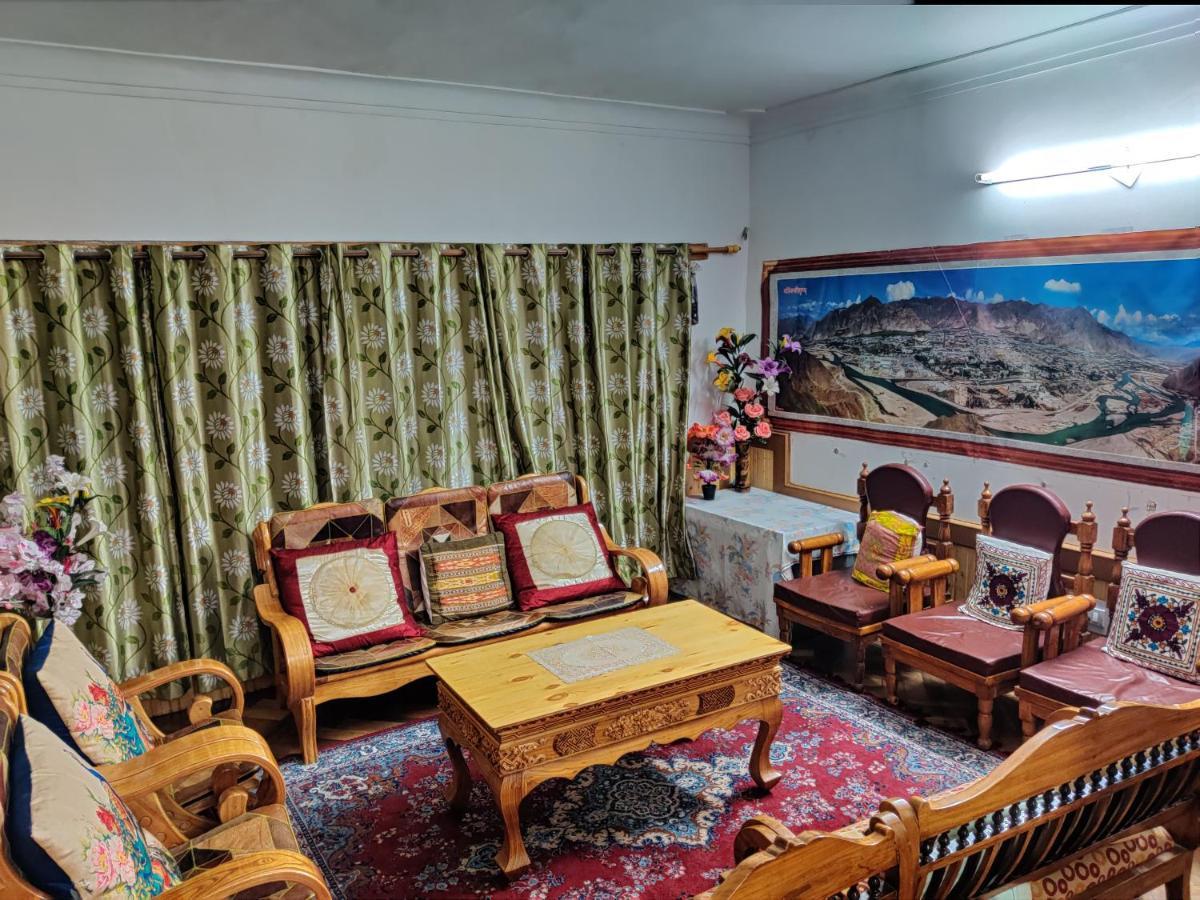 Youthok Guest House Leh Ngoại thất bức ảnh